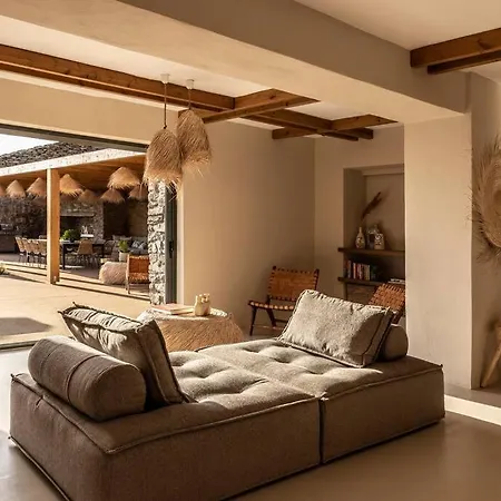Villa Naos