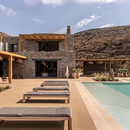Naos Villa Ioulis