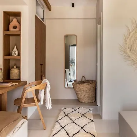 Naos Villa *