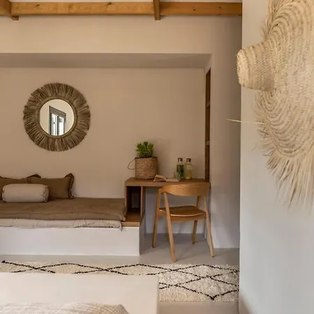 Villa Naos