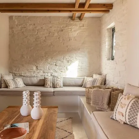 Villa Naos